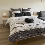 Chez Odette Cypres De Provence Bed & Breakfast