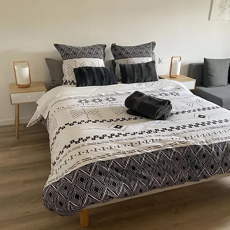 Chez Odette Cypres De Provence Bed & Breakfast